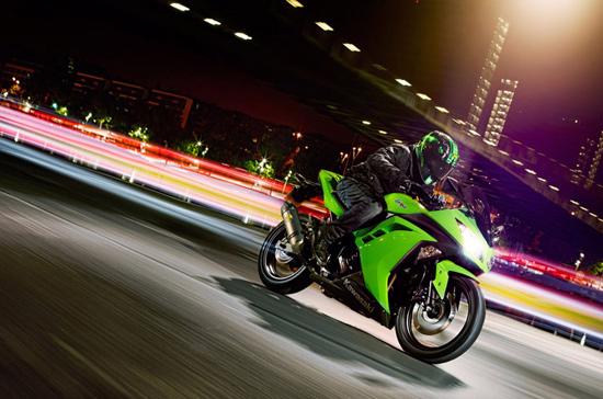 Kawasaki Ninja 300 sử dụng động cơ 2 xi-lanh dung tích 296 cm3, công suất 40 mã lực - Ảnh: Motorcycle.