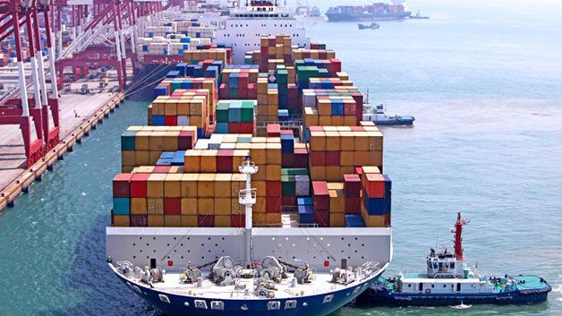 Tàu container cập cảng Thiên Tân, Trung Quốc.<br>
