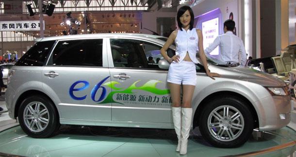 Mẫu xe chạy điện e6 của hãng BYD.<br>