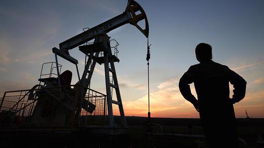 Trong hơn 3 năm qua, giá dầu thế giới đã giảm mạnh từ mức 120 USD/thùng vào tháng 6/2014.