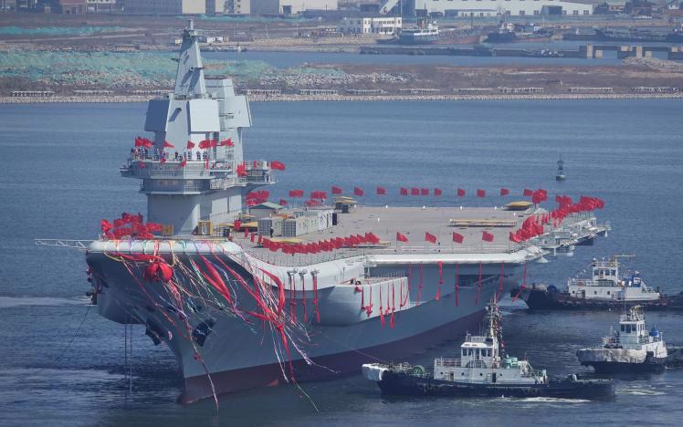 Lễ hạ thủy tàu sân bay đầu tiên do Trung Quốc tự đóng ngày 26/4 - Ảnh: Reuters.<br>