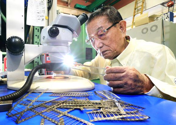 Ông Masayuki Okano, vị Chủ tịch 84 tuổi của công ty sản xuất kim tiêm Okano Kogyo, tỏ ra bi quan về tương lai - Ảnh: NIkkei.<br>