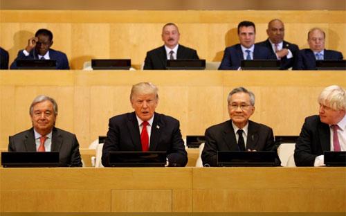 Tổng thống Mỹ Donald Trump (thứ hai từ trái sang) tại trụ sở Liên hiệp quốc tại New York ngày 18/9 - Ảnh: Reuters.<br>