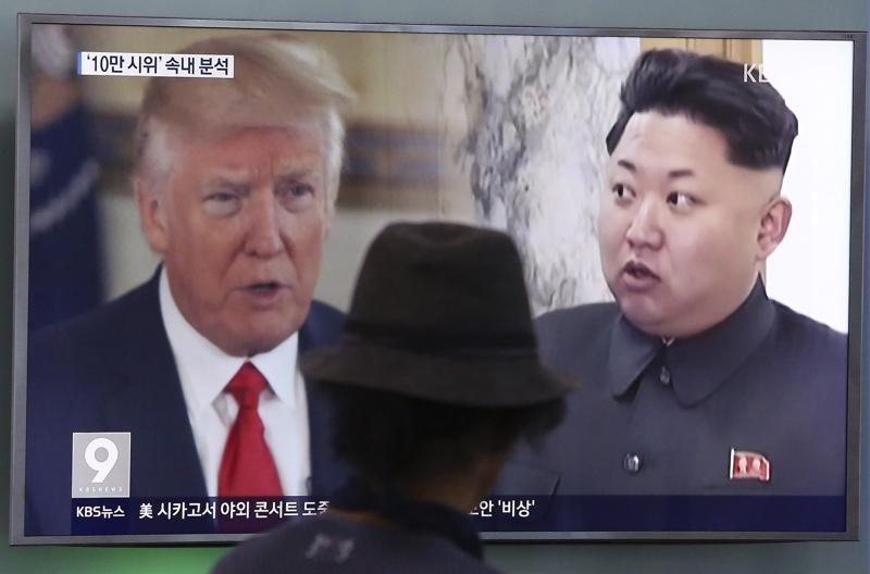 Mấy ngày qua, cuộc khẩu chiến giữa Tổng thống Mỹ Donald Trump và nhà lãnh đạo Triều Tiên Kim Jong Un diễn ra căng thẳng - Ảnh: AP/Business Insider.<br>