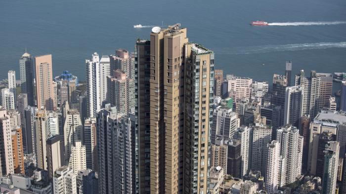 Hồng Kông là nơi có giá nhà đắt đỏ nhất thế giới nếu so với thu nhập - Ảnh: EPA/FT.<br>