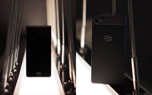 Mặt trước và mặt sau của chiếc BlackBerry Motion vừa được TCL ra mắt - Ảnh: BlackBerry.<br>
