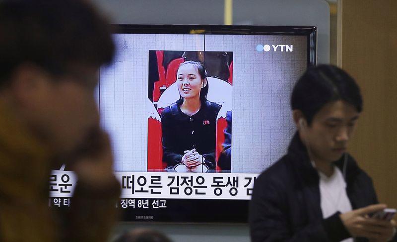 Một màn hình TV ở Seoul, Hàn Quốc, phát sóng bản tin về việc Kim Yo Jong trở thành Ủy viên Bộ Chính trị Triều Tiên vào cuối tuần vừa rồi - Ảnh: AP/Bloomberg.<br>