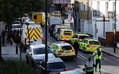 Xe cảnh sát bao vây bên ngoài nhà ga tàu điện ngầm Parons Green ở London, nơi xảy ra vụ tấn công khủng bố sáng ngày 15/9 - Ảnh: Reuters.<br>