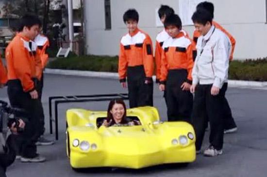 Mirai chỉ có chiều cao 45,5 cm - Ảnh: Fast Car.