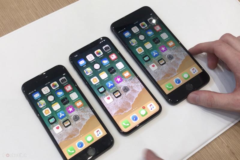 Từ trái qua: iPhone 8, iPhone X, và iPhone 8 Plus.<br>