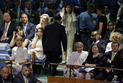 Đại sứ Triều Tiên tại Liên hiệp quốc, ông Ja Song Nam, rời khán phòng trước khi ông Trump đến để đọc diễn văn trước Đại hội đồng Liên hiệp quốc ở New York ngày 19/9 - Ảnh: Reuters.<br>