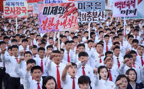 Mít tinh chống Mỹ tại quảng trường Kim Nhật Thành ở Bình Nhưỡng, Triều Tiên hôm 23/9 - Ảnh: KCNA/Reuters.<br>