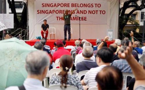 Biểu tình ở Speakers' Corner của Singapore hôm 15/7 - Ảnh: Reuters.<br>