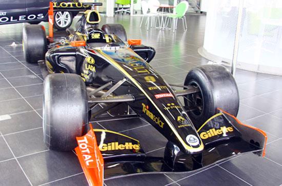 Chiếc xe đua thể thao công thức 1 Lotus Renault GP R31 2011 - Ảnh: Nguyễn Hân.
