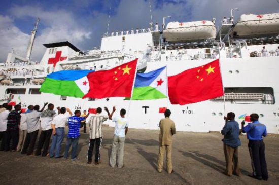 Một tàu bệnh viện của Trung Quốc cập cảng Djibouti vào năm 2010.<br>