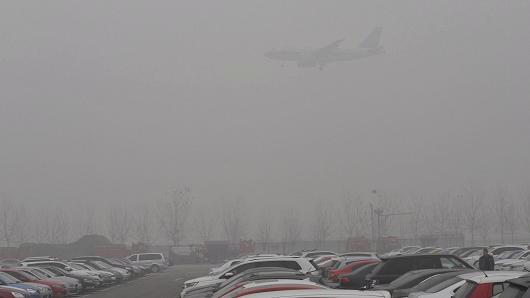 Bầu không khí ô nhiễm ở thủ đô Bắc Kinh của Trung Quốc - Ảnh: Reuters/CNBC.<br>