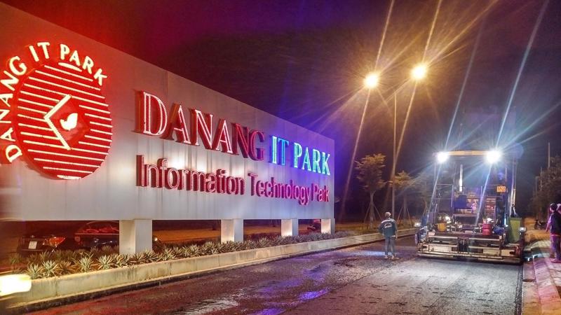 Hạ tầng Danang IT Park đang được thi công ngày đêm để kịp khánh thành vào 29/3 tới. 