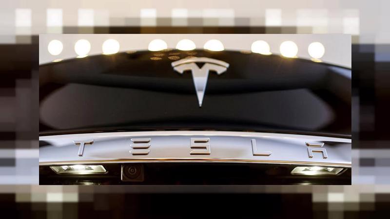 Tesla đã tiêu tốn hàng tỷ USD để đẩy nhanh sản xuất mẫu xe mới Model 3 - Ảnh: Bloomberg.