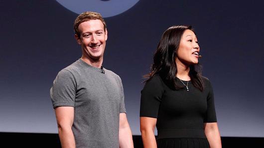 Mark Zuckerberg và vợ Priscilla Chan - Ảnh: Reuters.