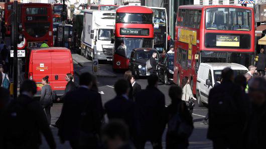 Nắng nóng bất thường khiến khí ozone (O3) trong không khí tại London tăng mạnh khiến loạt cảnh báo về ô nhiễm được đưa ra - Ảnh: Getty Images.