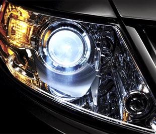 Không phải ngẫu nhiên mà chiếc xe nào, kể cả ôtô hay xe máy, cũng đều được trang bị đủ cả đèn pha có chức năng chiếu sáng xa với cường độ ánh sáng lớn và đèn cốt có chức năng chiếu sáng gần.