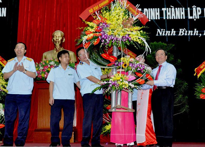 Lãnh đạo Bộ Tài chính chúc mừng Cục Hải quan Hà Nam Ninh chính thức được thành lập.<br>