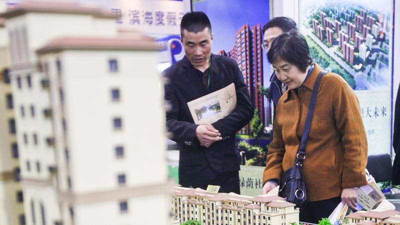 Chính quyền các địa phương ở Trung Quốc từ lâu phải đối mặt với đội ngũ môi giới bất động sản vô cùng “lươn lẹo” - &nbsp;Ảnh: Financial Times.