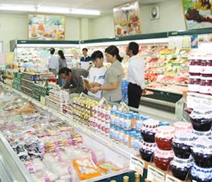 Theo nhận định của đại diện các siêu thị lớn tại Hà Nội, giá cả các mặt hàng tới đây nếu có tăng cũng chỉ tăng rất nhẹ.