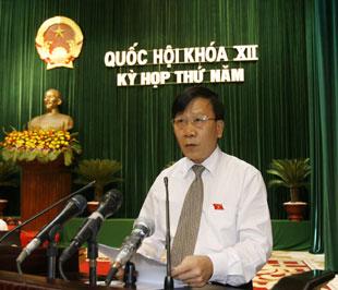 Chủ nhiệm Ủy ban Pháp luật Nguyễn Văn Thuận báo cáo giải trình về chương trình xây dựng luật năm 2010 - Ảnh: TTXVN.
