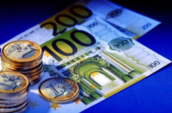 Lời cảnh báo của Fitch Ratings khiến đồng tiền chung châu Âu giảm 0,8% xuống 1,26 USD/Euro, mức thấp nhất trong 16 tháng so với đồng USD.