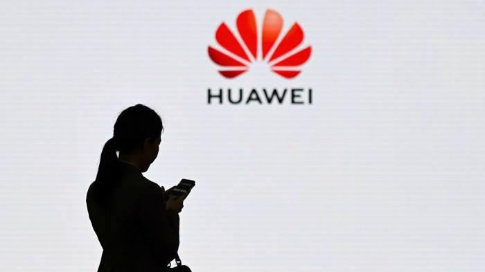 Huawei muốn đẩy nhanh tự sản xuất chíp vào đầu năm sau - động thái mang tính sống còn với mảng kinh doanh cơ sở hạ tầng viễn thông của công ty này - Ảnh: AFP/Getty.