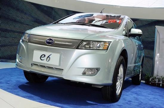 Mẫu xe điện BYD e6 do Trung Quốc sản xuất.
