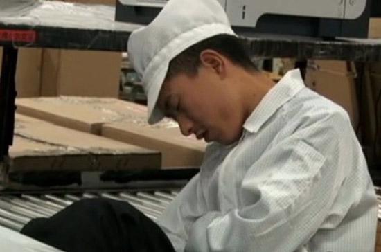 Cuộc sống của các công nhân ở các nhà máy sản xuất Foxconn chuyên sản xuất các sản phẩm iPhone, iPad từng được ví như là "địa ngục" - Ảnh: SAI/ABC News.