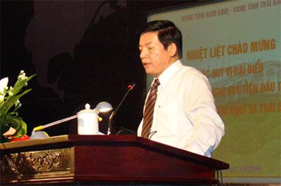 Ông Nguyễn Bích Đạt tại một hội nghị xúc tiến đầu tư vào hai tỉnh Nam Định và Thái Bình, tháng 8/2009.