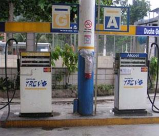 Một trạm bán xăng và ethanol ở Brazil.