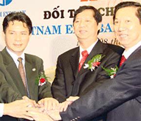 Lễ ký kết thỏa thuận cổ đông chiến lược giữa Kinh Đô và Eximbank.
