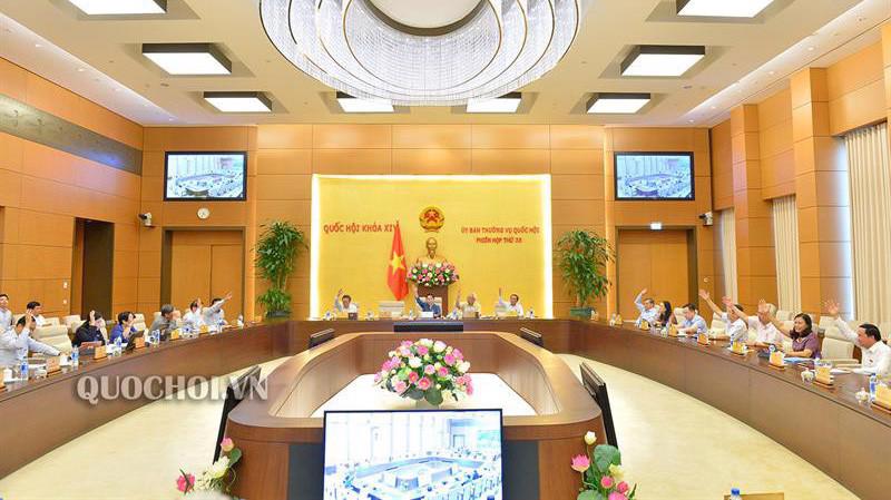 Ủy ban Thường vụ Quốc hội biểu quyết thông qua nghị quyết về việc thành lập thị trấn Măng Đen, huyện Kon Plông, tỉnh Kon Tum