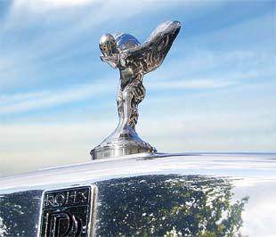 Biểu tượng "Spirit of Ectasy" quen thuộc trên những chiếc Rolls-Royce.