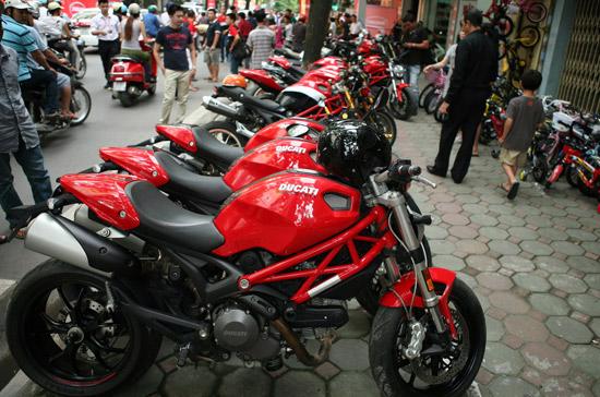 “Bắc tiến” lần này, Ducati mang theo hàng loạt mẫu môtô thể thao đang được giới mộ điệu quan tâm - Ảnh: Thanh Long.