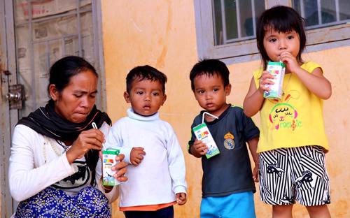 Chương trình Sữa học đường góp phần nâng cao nhận thức của cộng đồng về tầm quan trọng của việc uống sữa đối với sức khỏe và sự phát triển của trẻ.