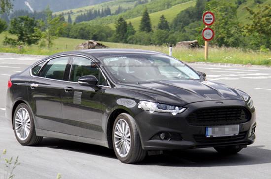 Ford Mondeo 2013 bị bắt gặp trên đường thử tại chân dãy núi Alpes - Ảnh: Trendszine.