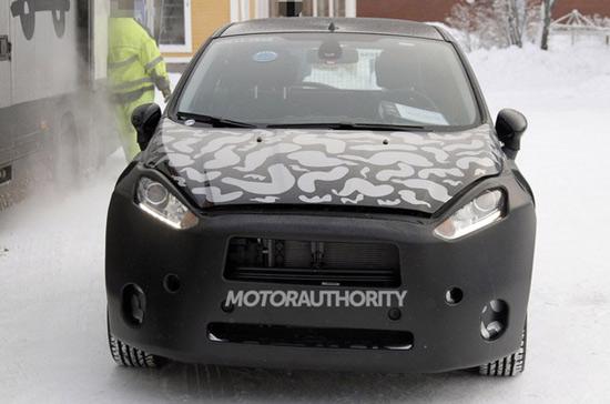 Ford Fiesta 2014 bị bắt gặp trên đường chạy thử - Ảnh: Motor Authority.