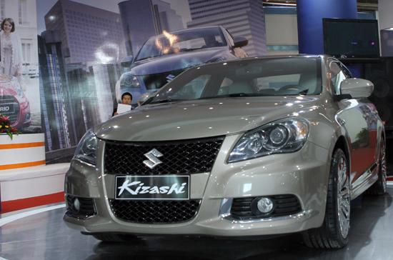 Suzuki Kizashi đến Vietnam Motor Show 2010 với mục đích thăm dò thị trường - Ảnh: Bobi.