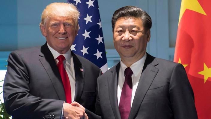 Tổng thống Mỹ Donald Trump (trái) và Chủ tịch Trung Quốc Tập Cận Bình tại thượng đỉnh G20 ở Hamburg, Đức.<br>