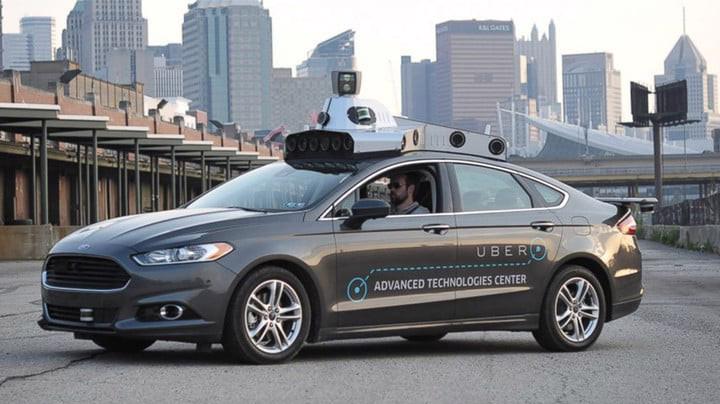 Một chiếc xe công nghệ tự hành chạy thử của Uber.