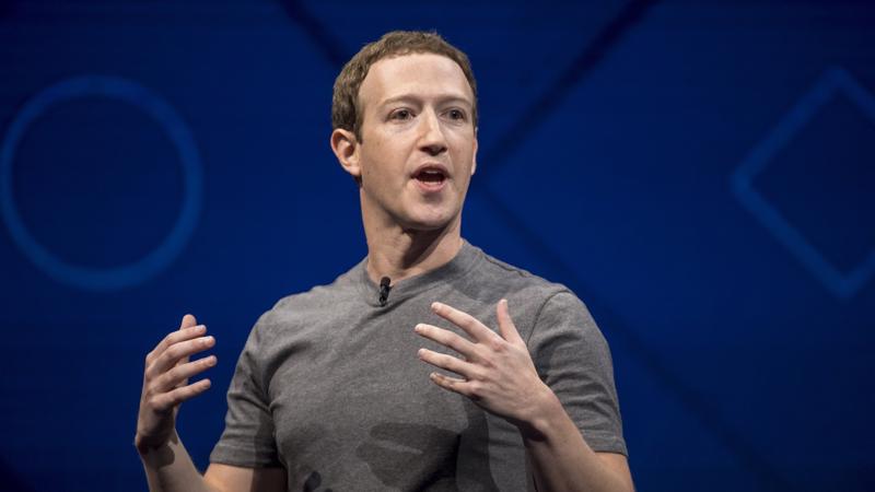 CEO Mark Zuckerberg của Facebook - Ảnh: Bloomberg.