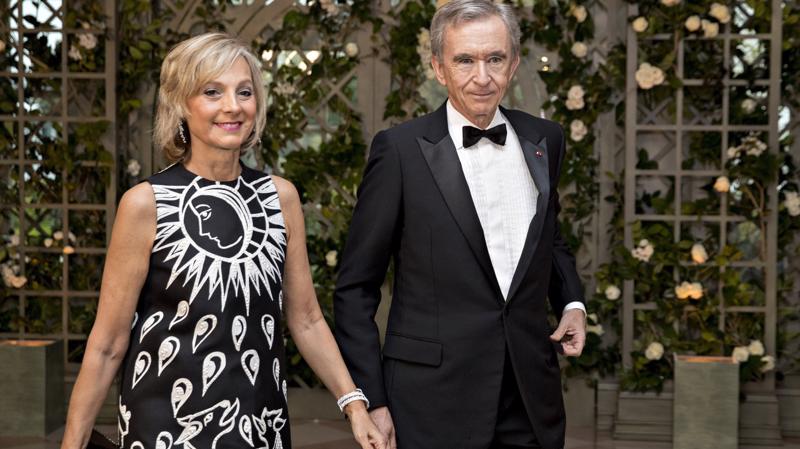 Tỷ phú Bernard Arnault và vợ - Ảnh: Bloomberg.