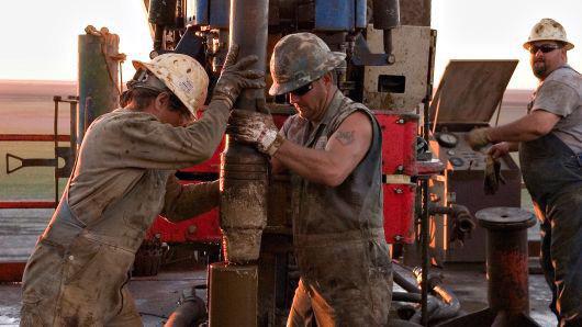 Sản lượng khai thác dầu của Mỹ đang ở mức kỷ lục - Ảnh: Bloomberg/Getty.