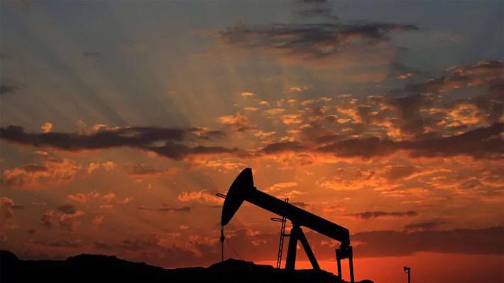 Sau khi tăng mạnh trong mùa hè, giá dầu thế giới đang sụt sâu trở lại.