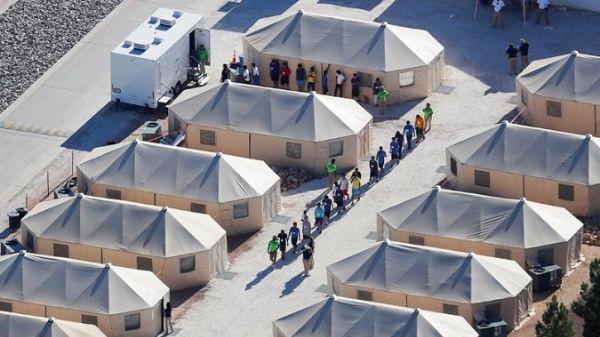 Một cơ sở tạm giữ người nhập cư trái phép ở biên giới Mỹ-Mexico - Ảnh: Reuters.